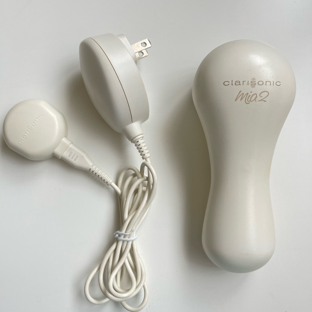 Clarisonic Mia 2 Sonic Skin Cleansing System With pLink Charging Adapter -White.